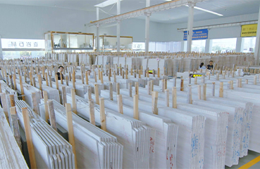 嘉巖石材木紋專賣場從立信大板市場搬遷至鵬翔石材城，現場存貨量超過30.00㎡，為嘉巖石材發(fā)展再注新動力。